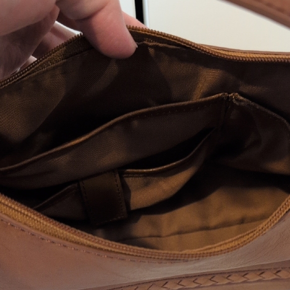 Wilsons Leather Tan Shoulder Bag - Picture 6 of 6